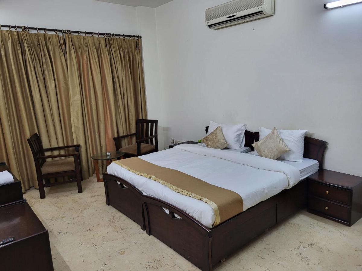 Manor Inn Suites Super Deluxe Room - Housity