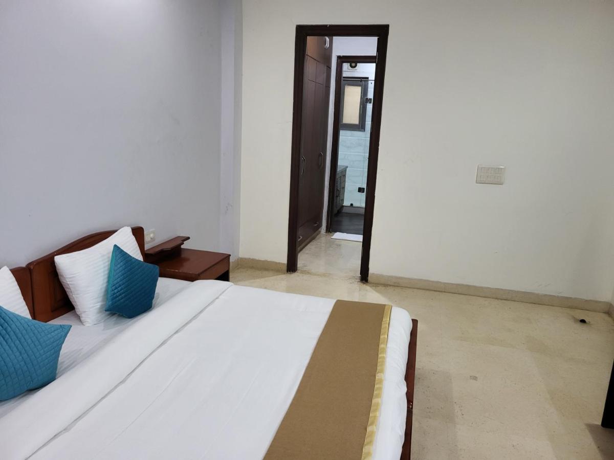 Manor Inn Suites Super Deluxe Room - Housity