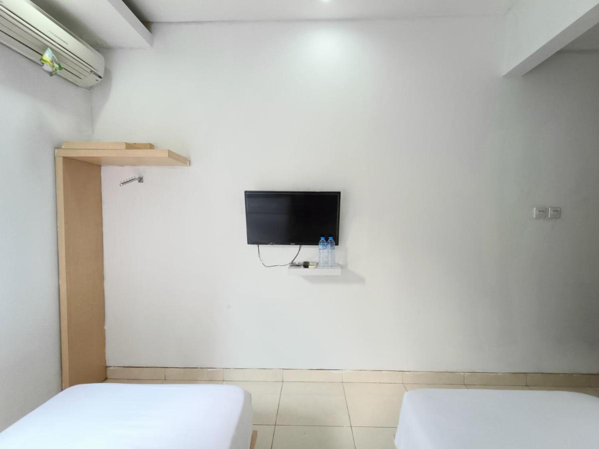 Urbanview Hotel B Liv Kendari by RedDoorz - Housity