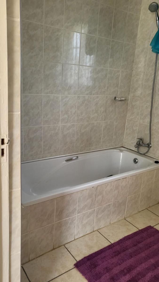 African violet Lodge - Housity