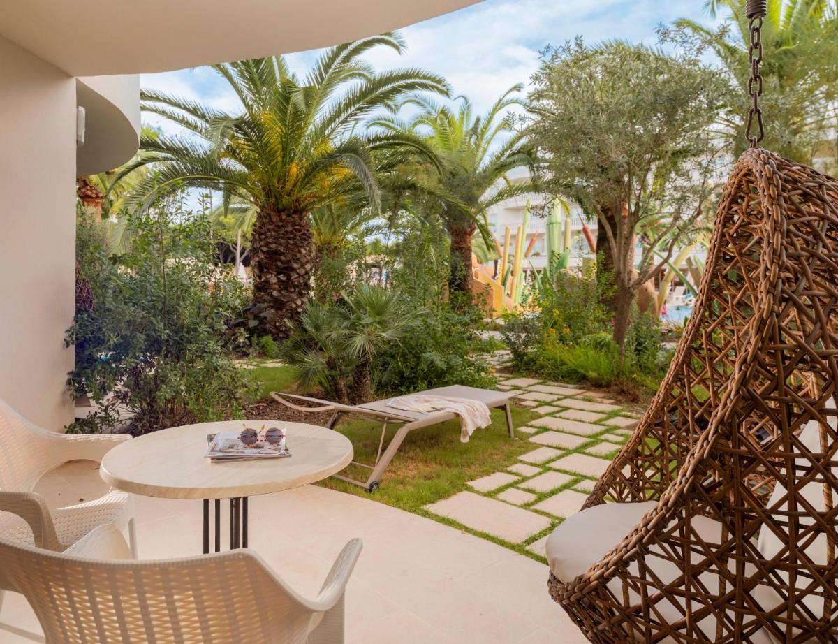 Jardín al aire libre en Iberostar Selection Albufera Park All Inclusive