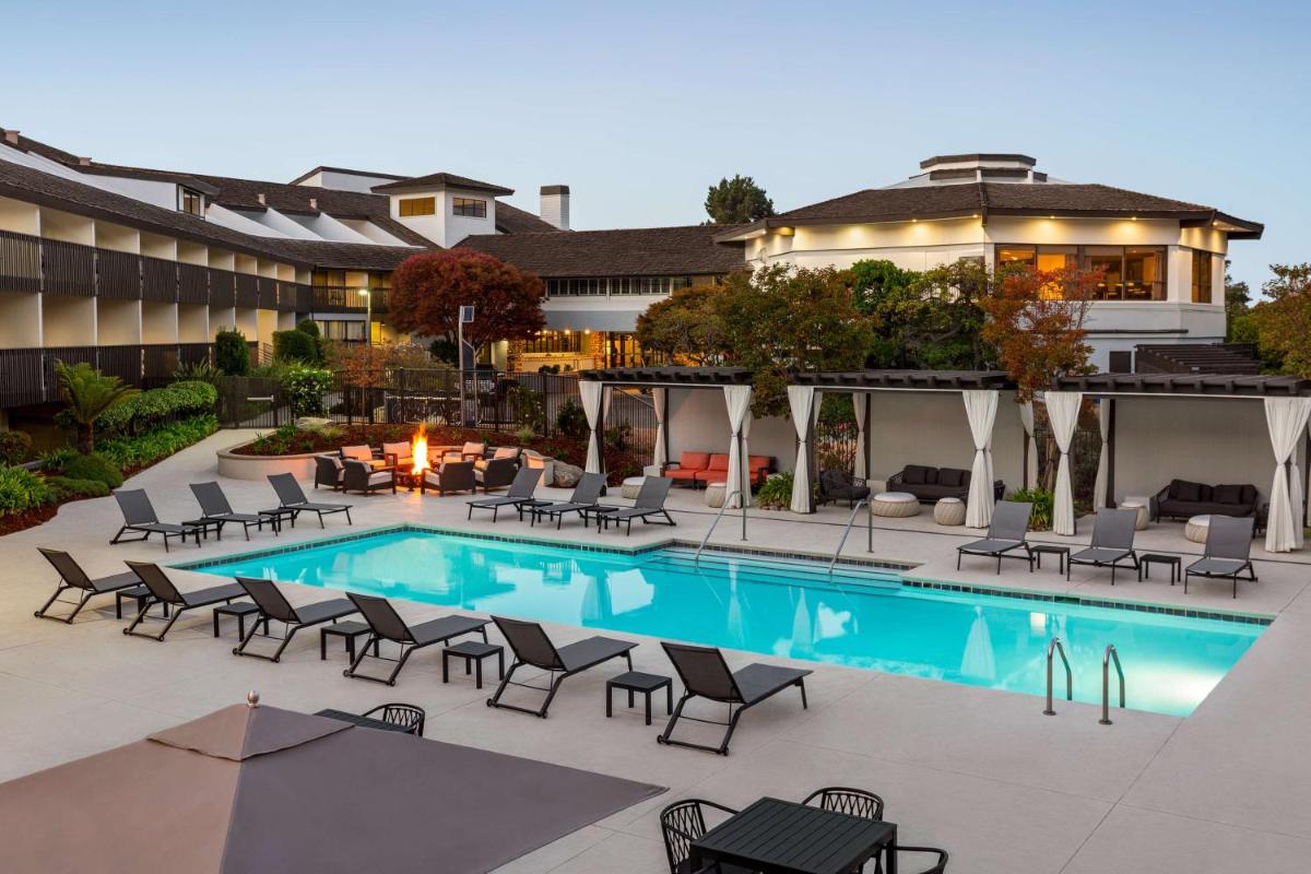 Hilton Garden Inn Monterey - Housity