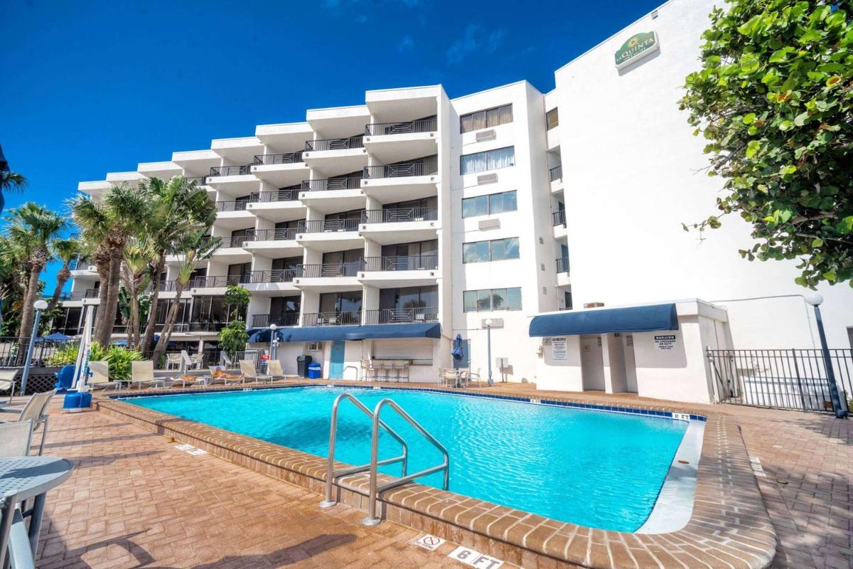 La Quinta by Wyndham Cocoa Beach Oceanfront - Housity
