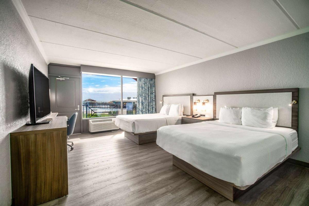 La Quinta by Wyndham Cocoa Beach Oceanfront - Housity
