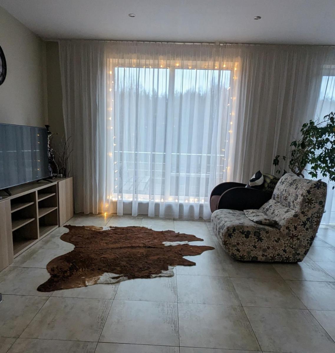 Baltamiškio slėnis - Housity
