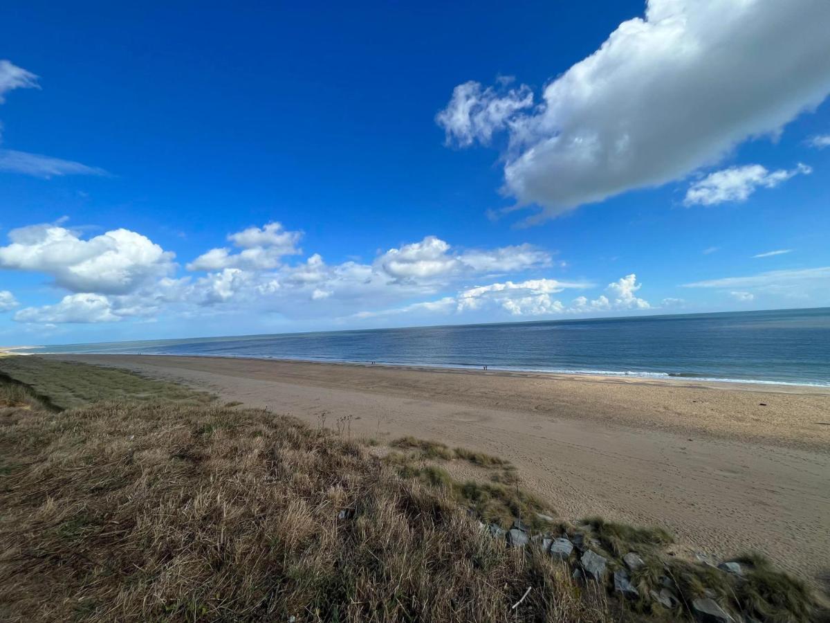 Fulmar 16, Scratby - California Cliffs, Parkdean, sleeps 6, pet friendly - 2 minutes from the beach! - Housity
