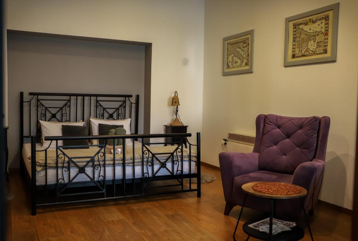 Tri apartmana u centru grada - Housity