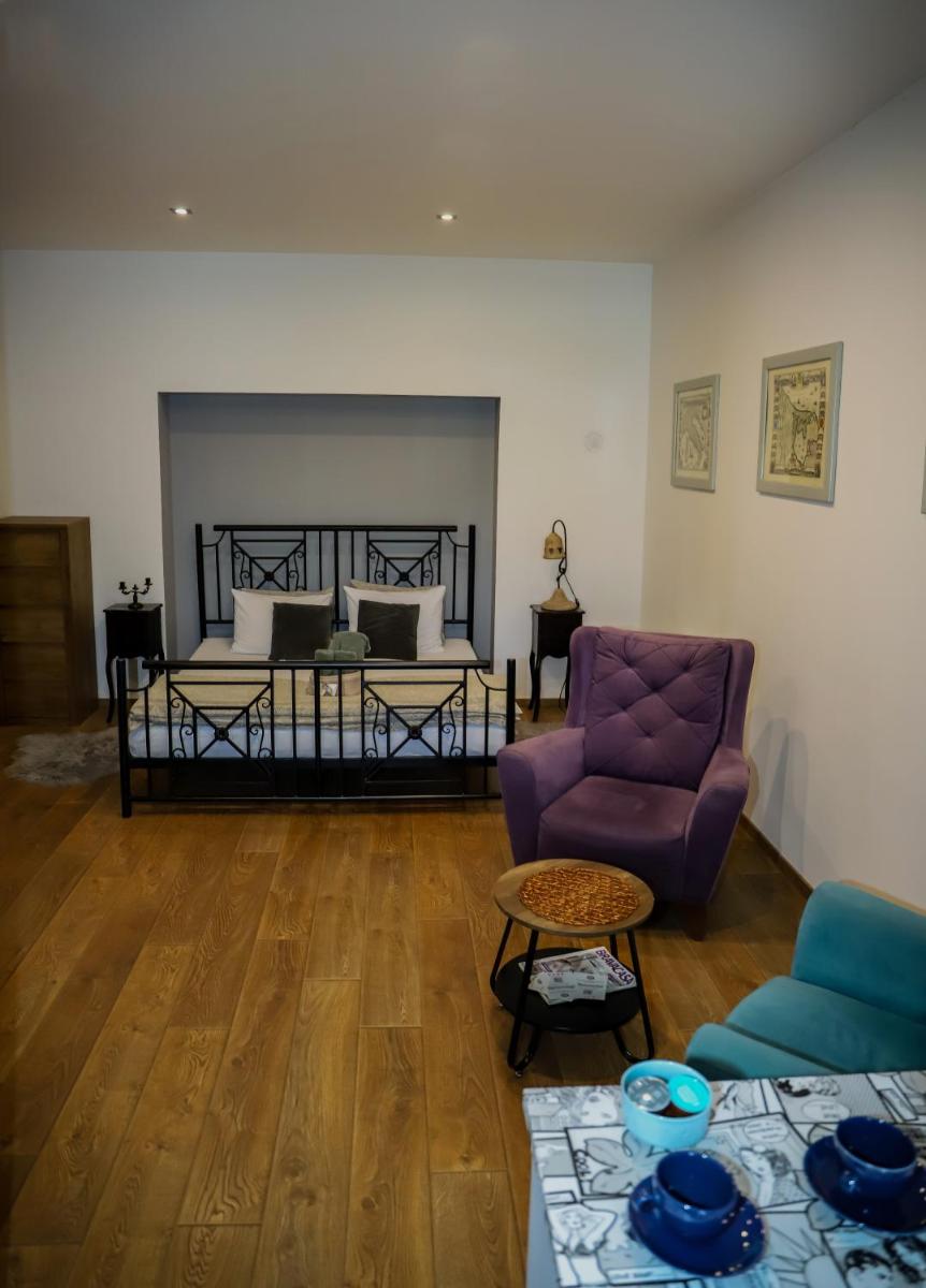 Tri apartmana u centru grada - Housity