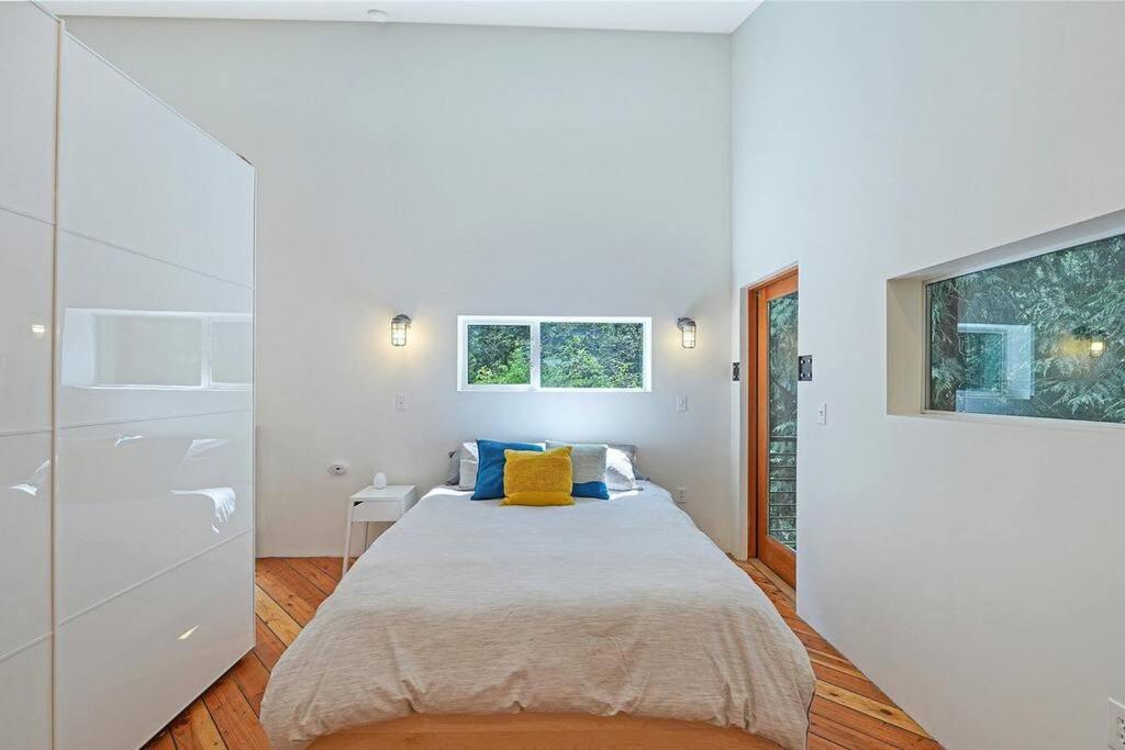 Suitetrails - Guemes Island Road Modern Home