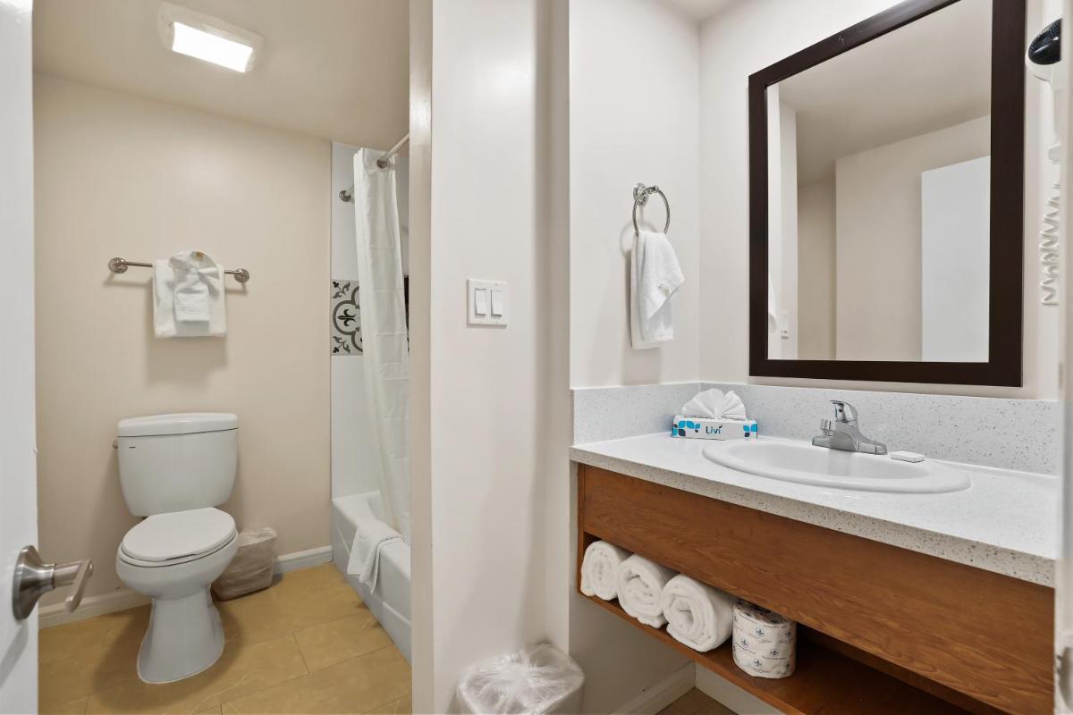 Brookhurst Plaza Inn - Housity