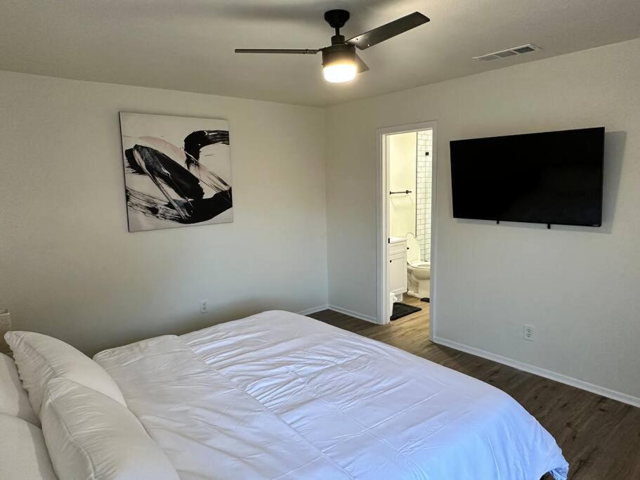 Newly Updated Cozy Home - Housity