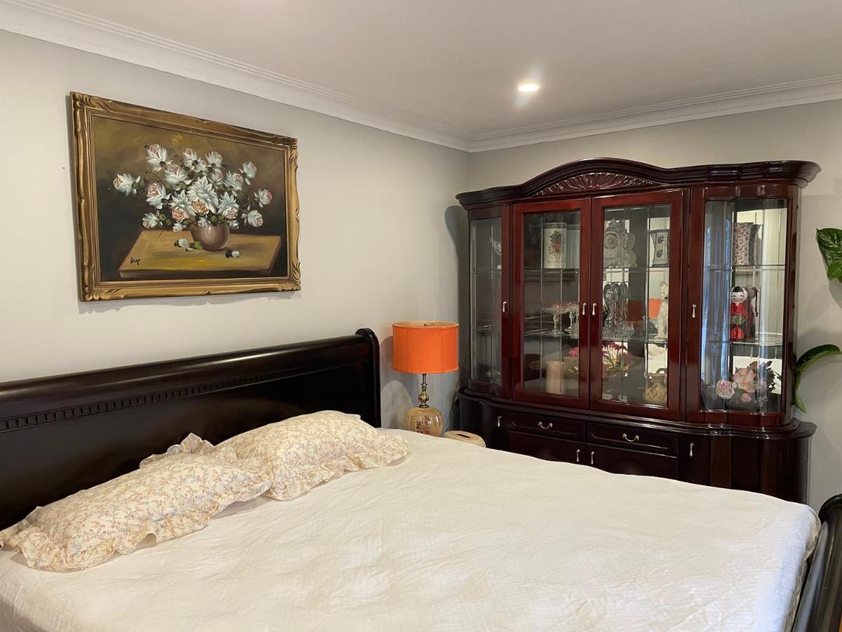 Bright room in a castle - Housity