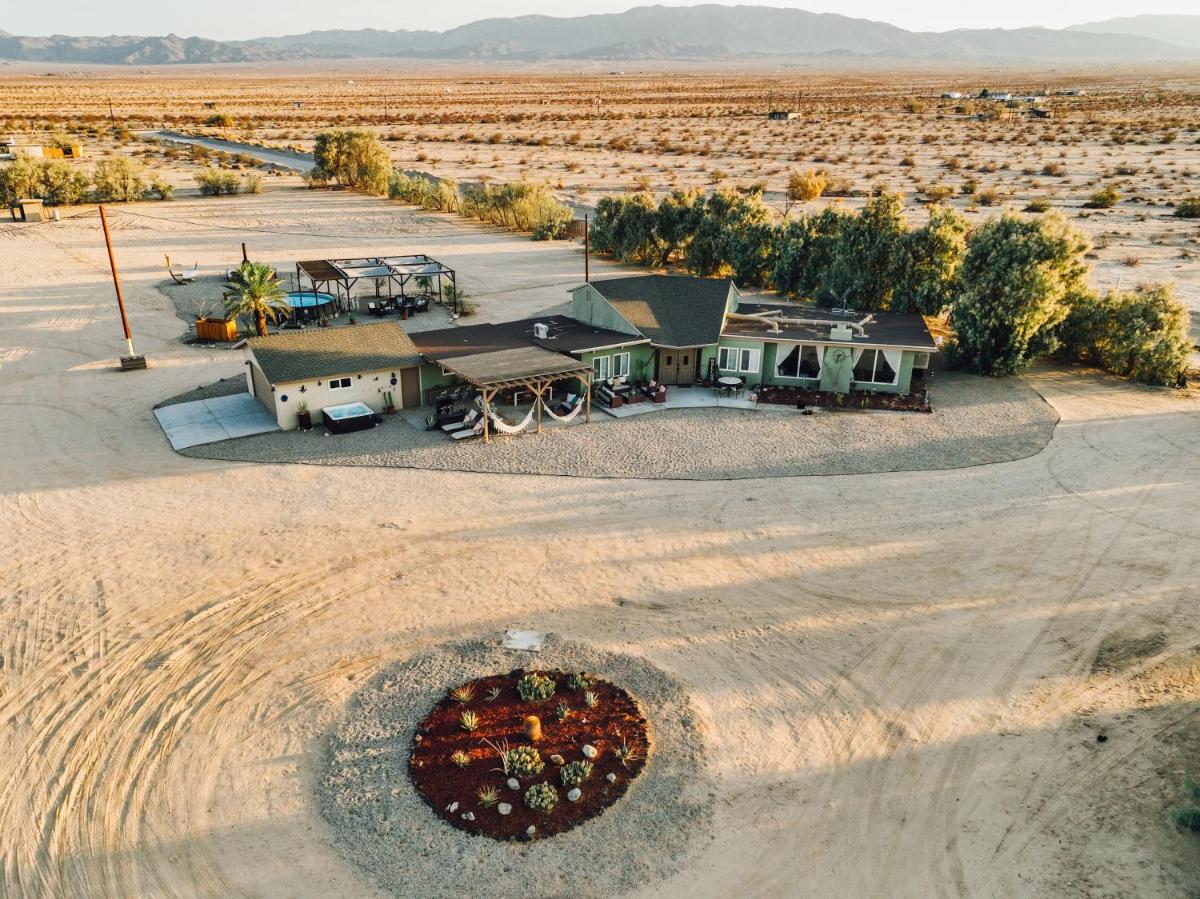 Astroturism - 5 acres fenced - Pool & Jacuzzi - Pet friendly - Housity