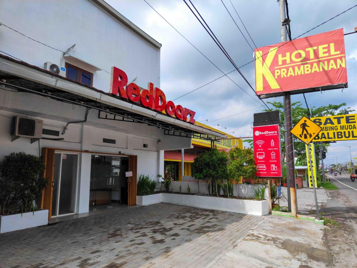 RedDoorz near Prambanan Temple - Housity