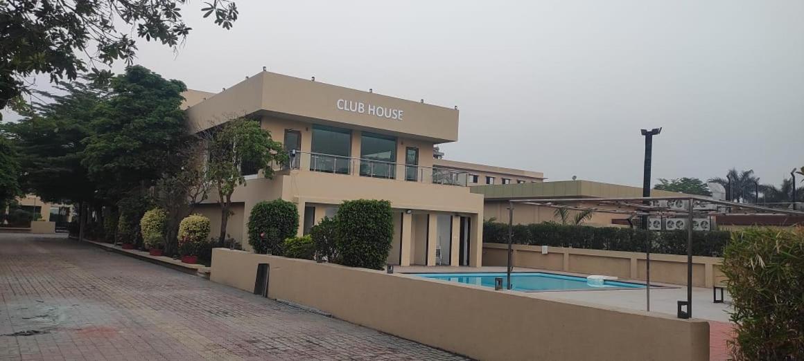 Chandanvan Club & Resort - Housity