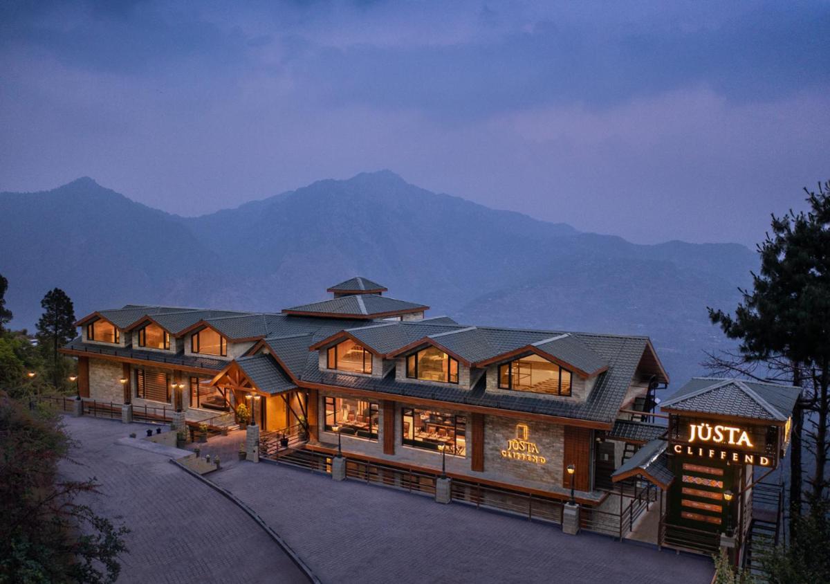 juSTa Cliffend Resort & Spa, Mashobra - Housity