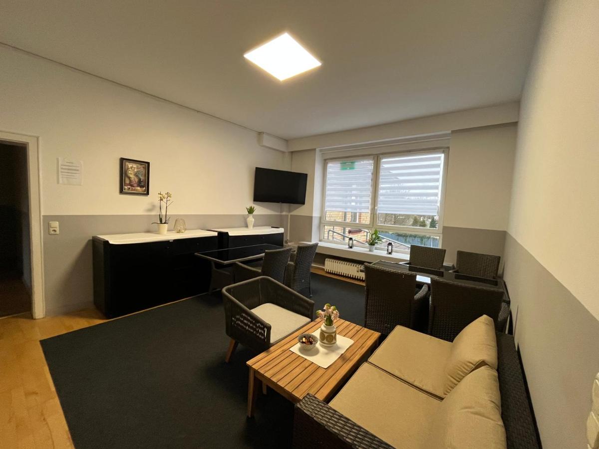 Doppelzimmer mit Bad- Fernseher - Housity