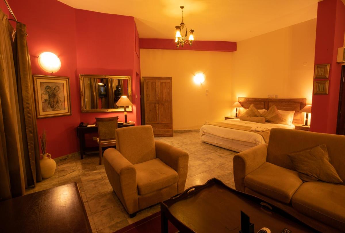 La Palm Royal Beach Hotel - Housity