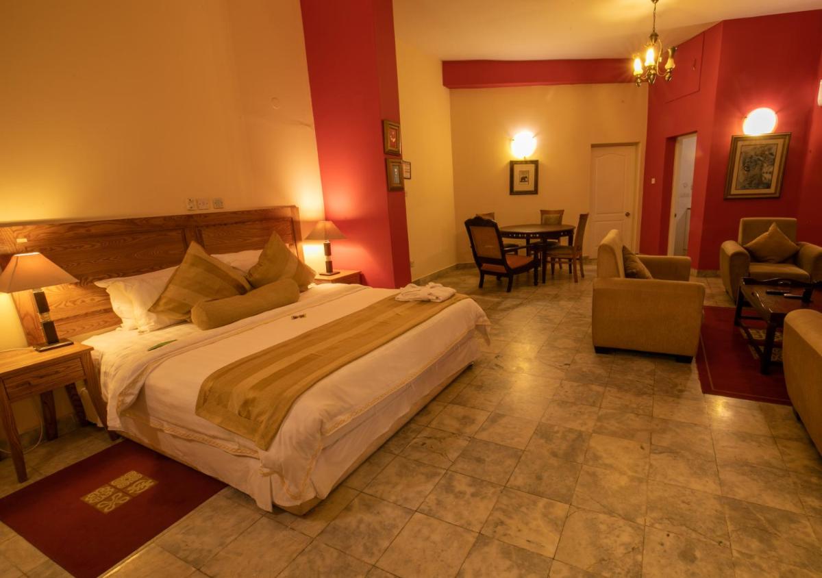 La Palm Royal Beach Hotel - Housity