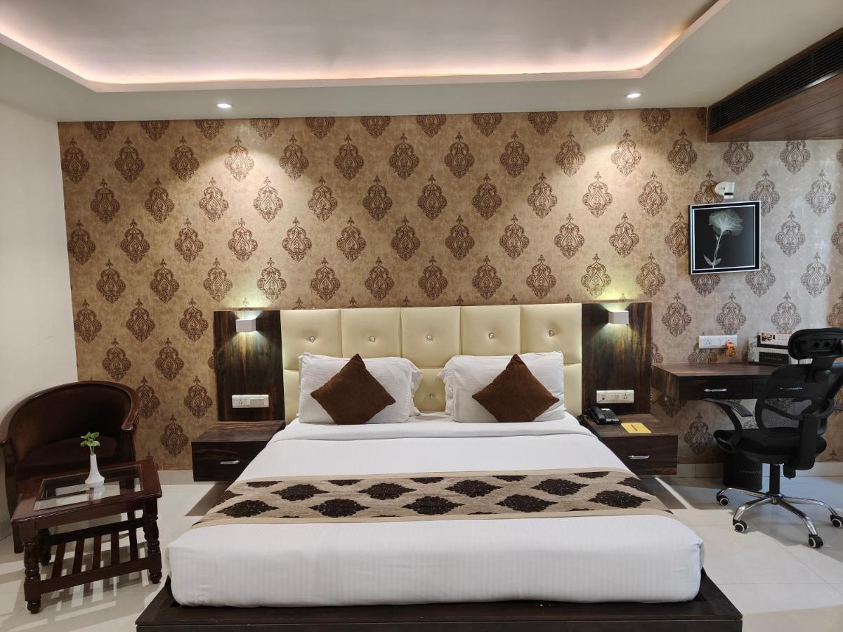 Pinnacle by Click Hotels, Lucknow - Housity