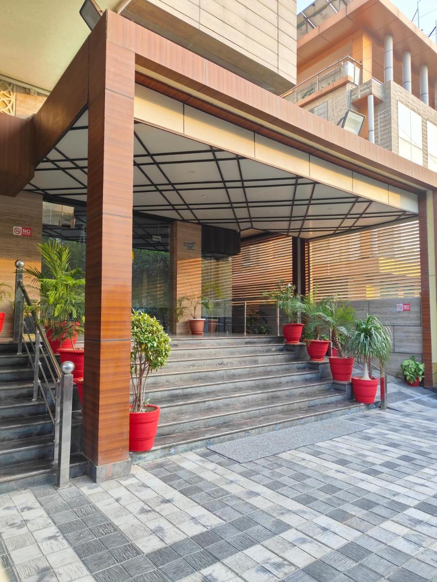 Pinnacle by Click Hotels, Lucknow - Housity