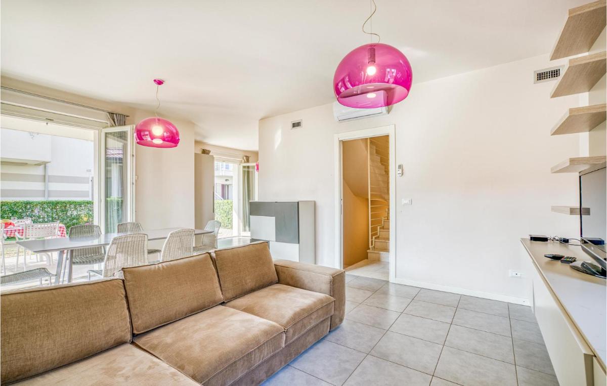 Beautiful Home In Puegnago Sul Garda - Housity