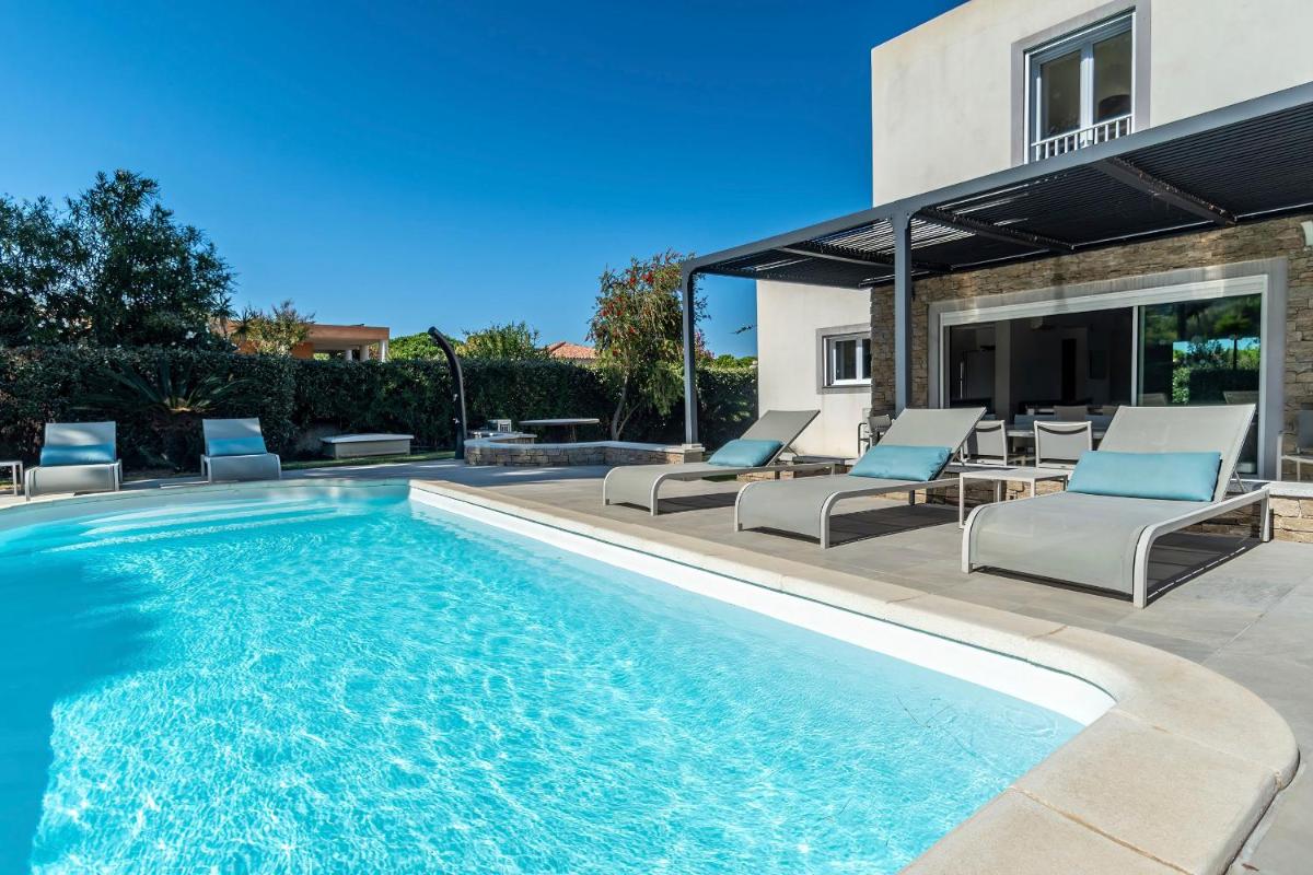 Piscine de l'établissement Domaine Villas Mandarine Private Pools & Spa ou située à proximité