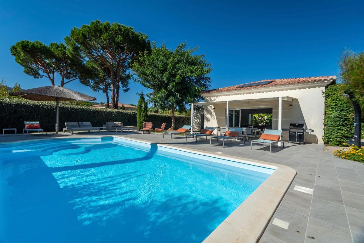 Piscine de l'établissement Domaine Villas Mandarine Private Pools & Spa ou située à proximité