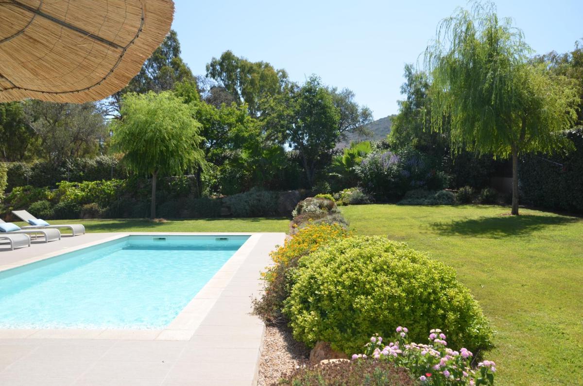 Piscine de l'établissement Domaine Villas Mandarine Private Pools & Spa ou située à proximité