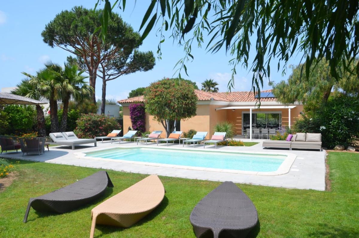 Piscine de l'établissement Domaine Villas Mandarine Private Pools & Spa ou située à proximité