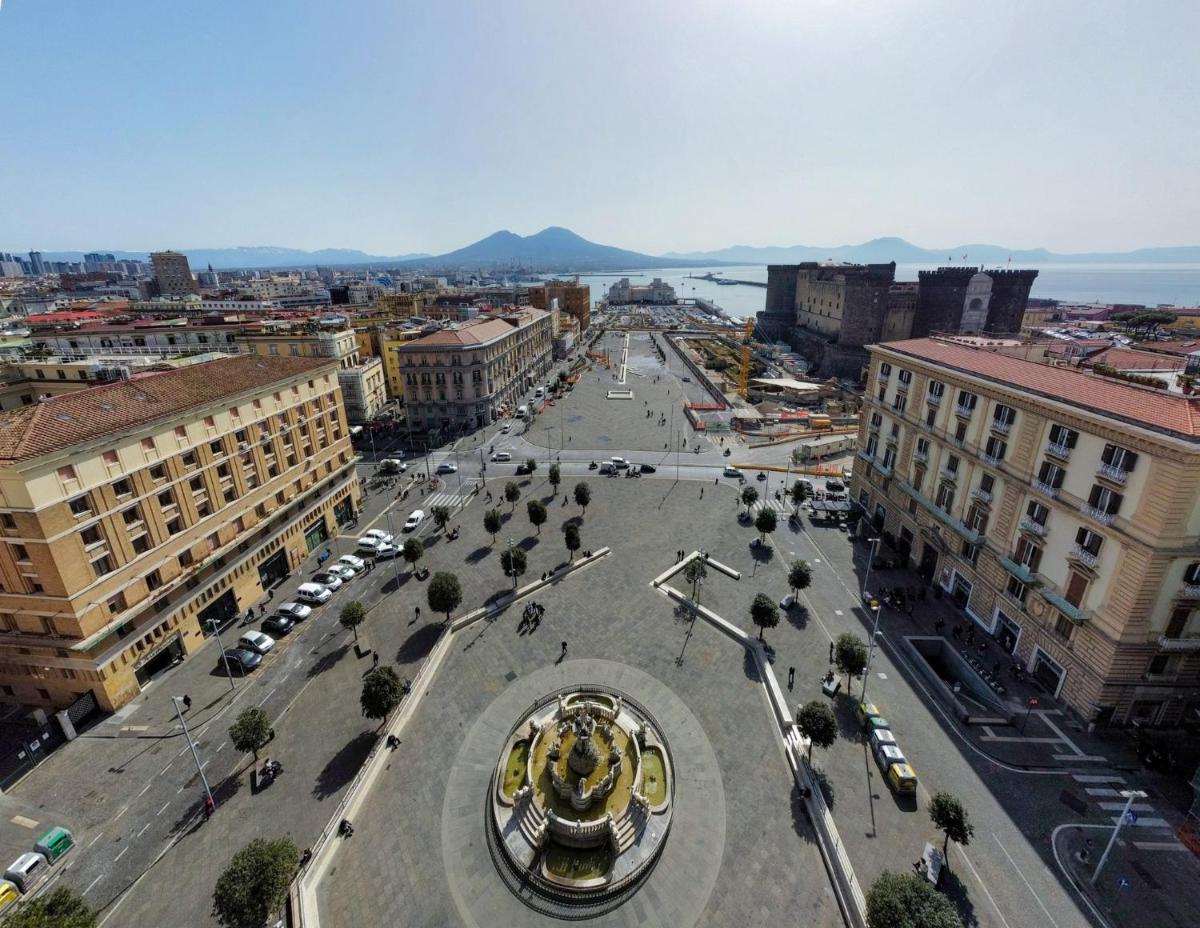 Elegant Flat at Municipio by Napoliapartments - Housity