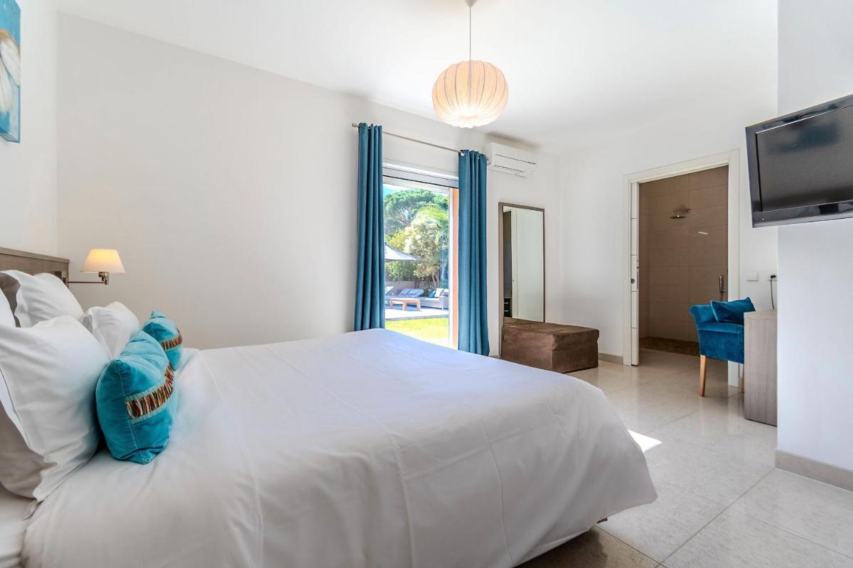 Un ou plusieurs lits dans un hébergement de l'établissement Domaine Villas Mandarine Private Pools & Spa