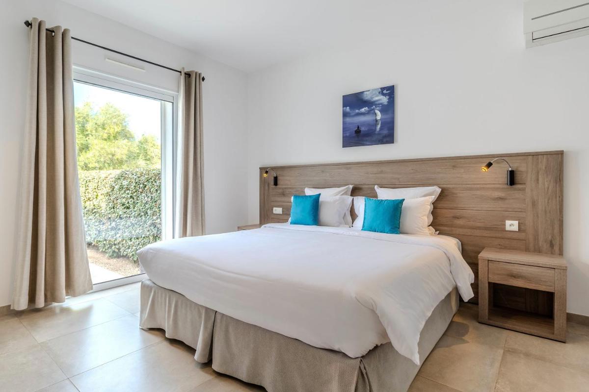 Un ou plusieurs lits dans un hébergement de l'établissement Domaine Villas Mandarine Private Pools & Spa