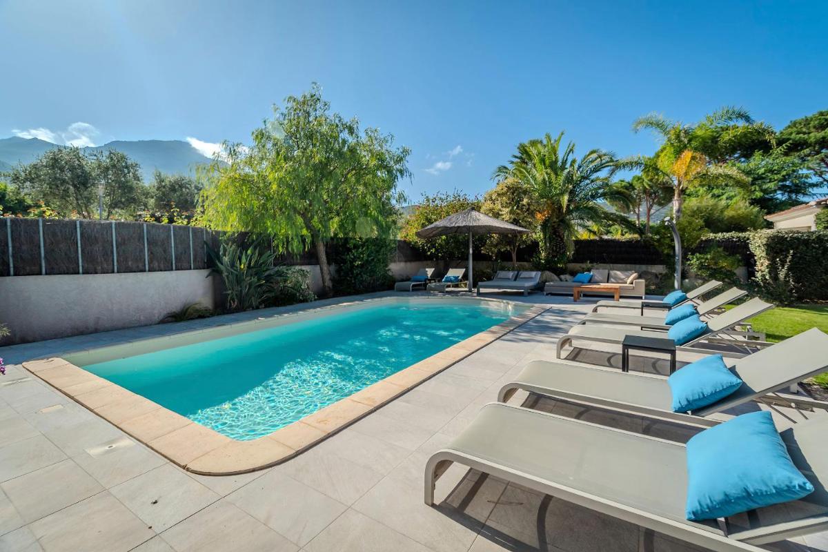 Piscine de l'établissement Domaine Villas Mandarine Private Pools & Spa ou située à proximité