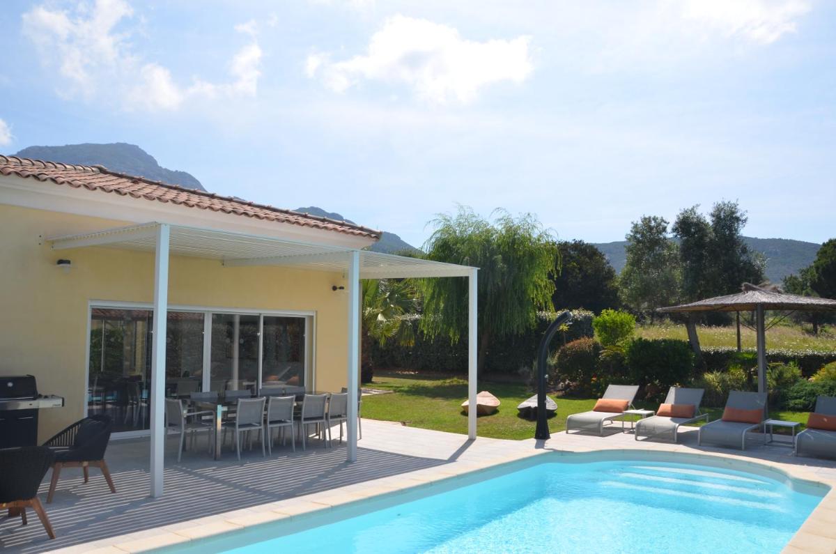 Piscine de l'établissement Domaine Villas Mandarine Private Pools & Spa ou située à proximité