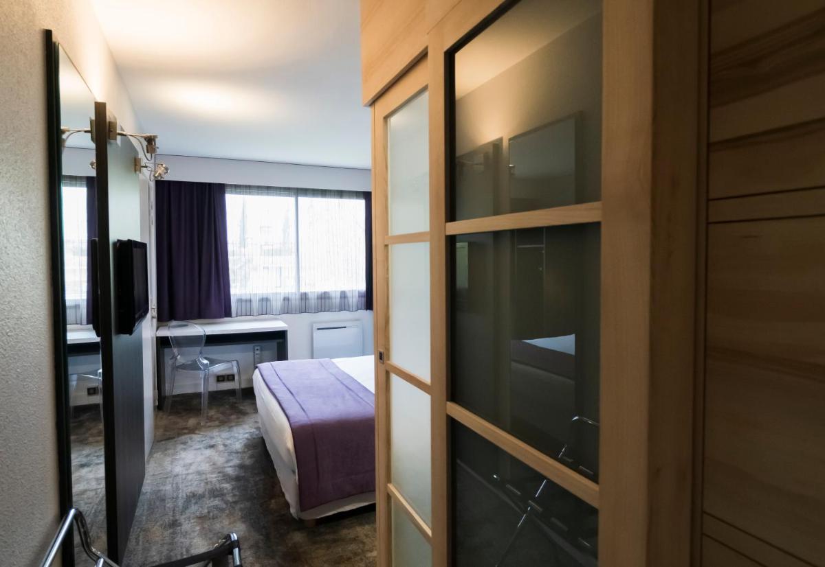 Un ou plusieurs lits dans un hébergement de l'établissement Logis Hotel Restaurant SPA Les Oliviers