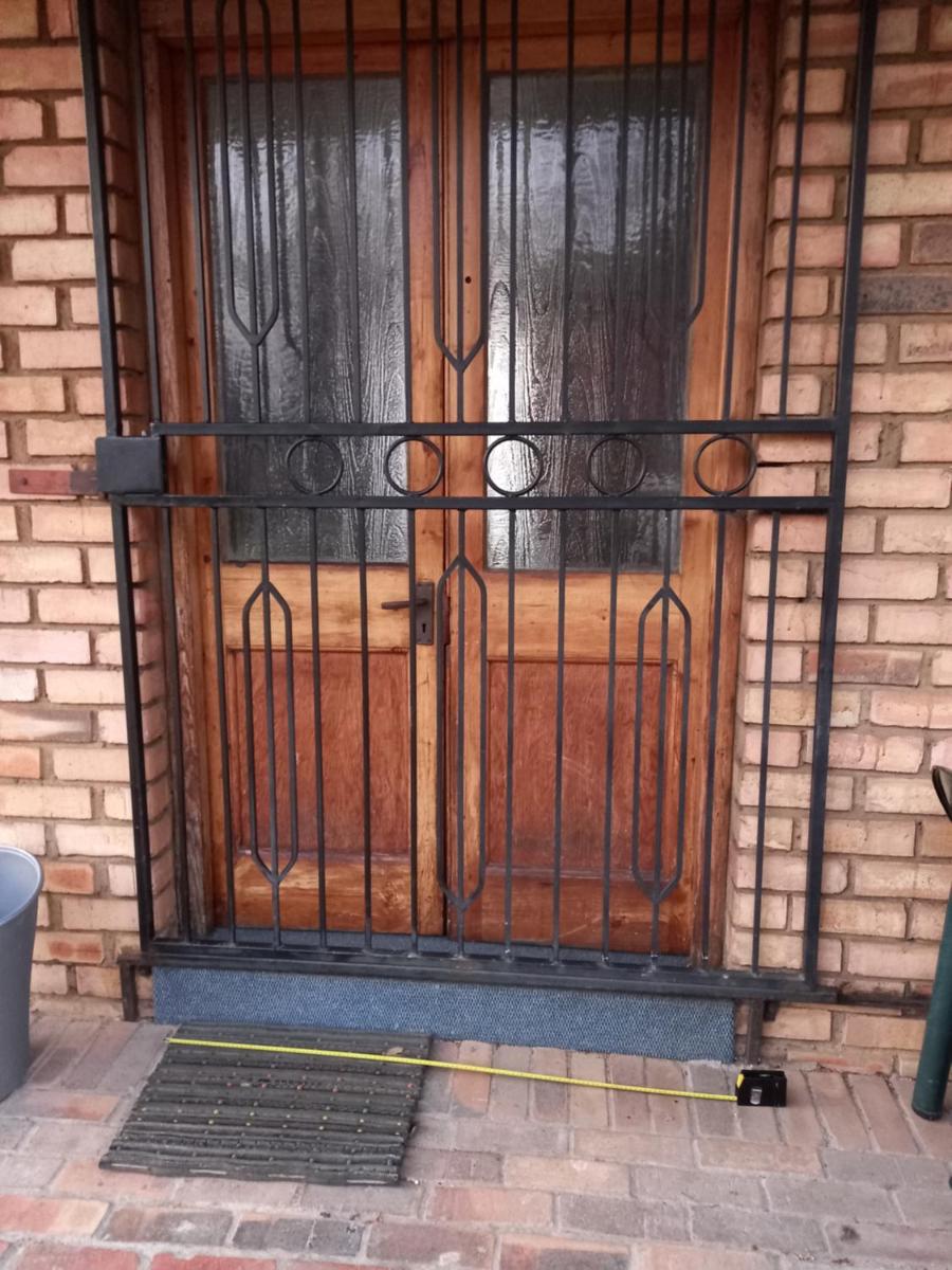 Woodpecker Bachelor Cottage - Housity