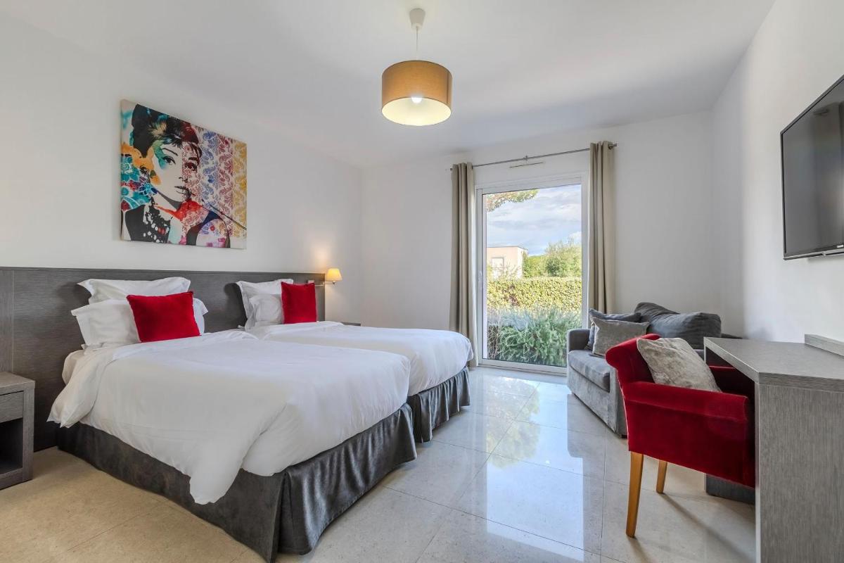 Un ou plusieurs lits dans un hébergement de l'établissement Domaine Villas Mandarine Private Pools & Spa