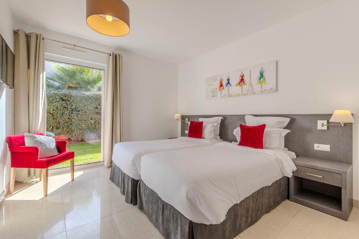Un ou plusieurs lits dans un hébergement de l'établissement Domaine Villas Mandarine Private Pools & Spa