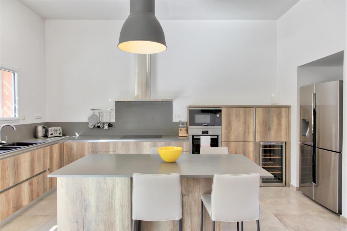 Cuisine ou kitchenette dans l'établissement Domaine Villas Mandarine Private Pools & Spa