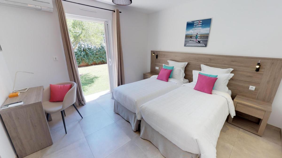 Un ou plusieurs lits dans un hébergement de l'établissement Domaine Villas Mandarine Private Pools & Spa