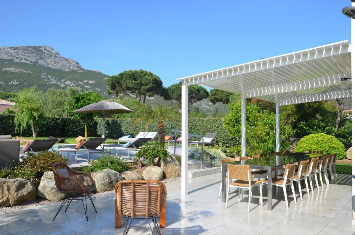Vue générale sur la montagne ou vue sur la montagne depuis l'hôtel