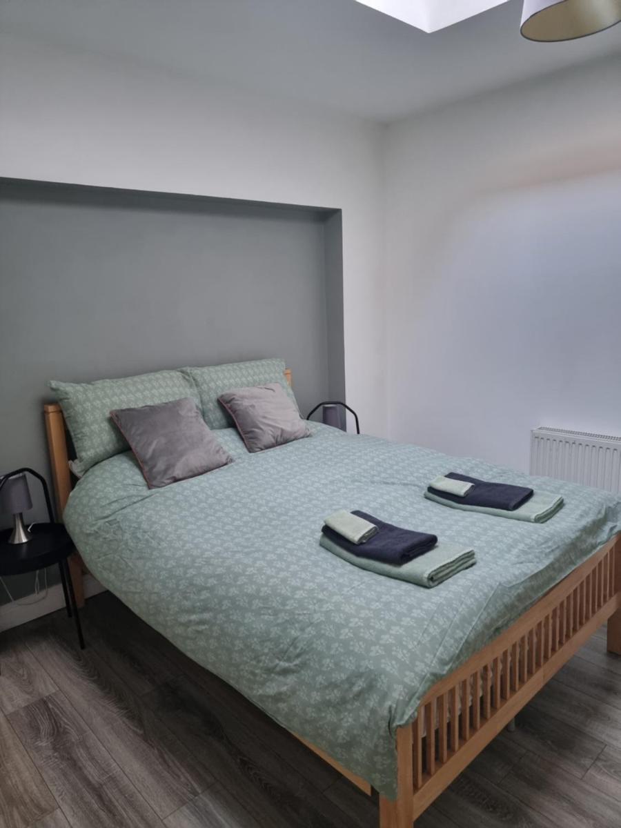 Spacious Curragh 2-bed apartment with own entrance - Housity