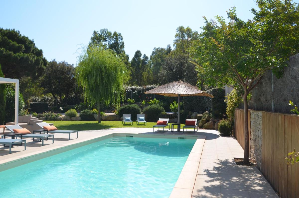 Piscine de l'établissement Domaine Villas Mandarine Private Pools & Spa ou située à proximité