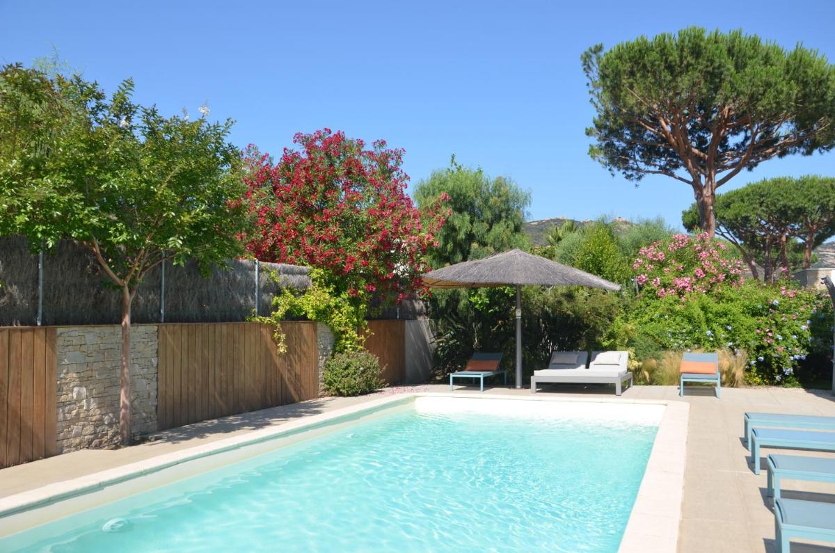 Piscine de l'établissement Domaine Villas Mandarine Private Pools & Spa ou située à proximité