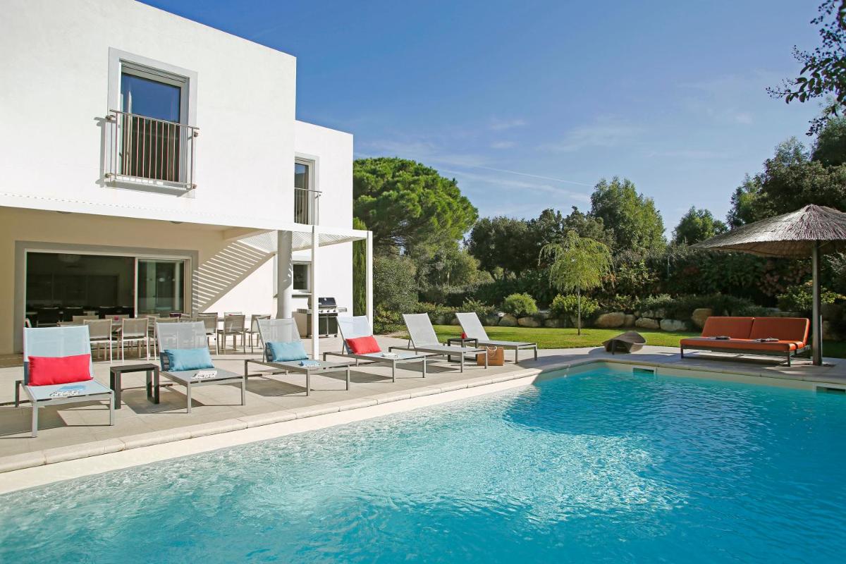 Piscine de l'établissement Domaine Villas Mandarine Private Pools & Spa ou située à proximité