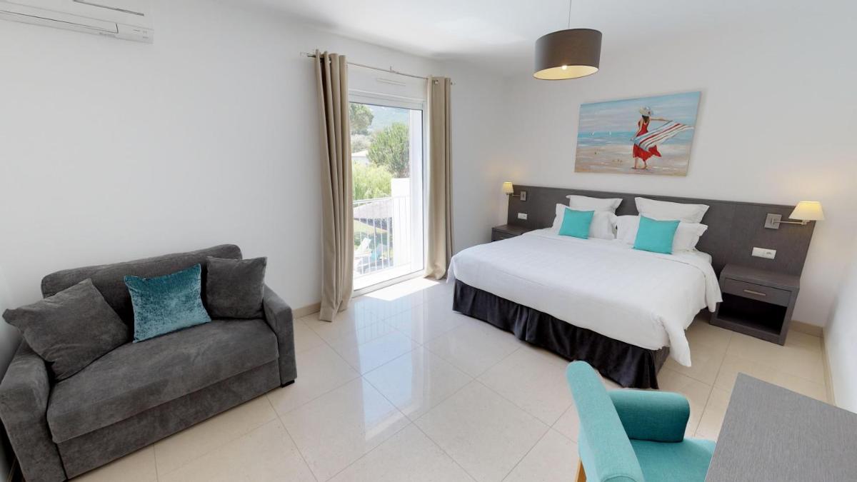 Un ou plusieurs lits dans un hébergement de l'établissement Domaine Villas Mandarine Private Pools & Spa