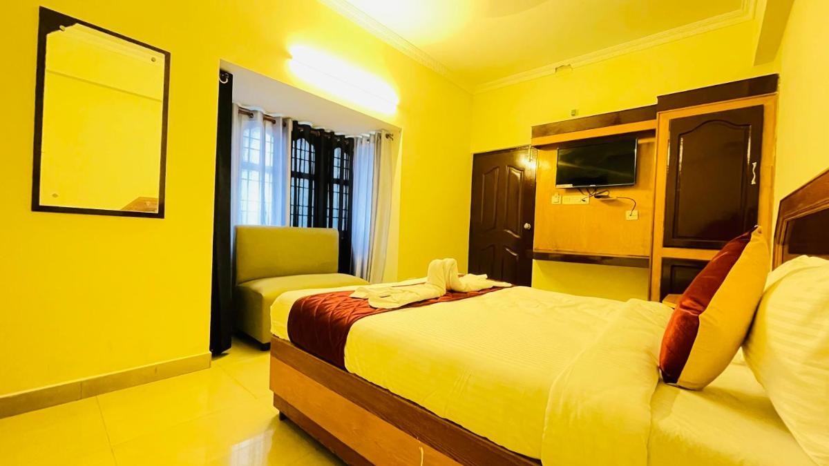 HALF MOON INN - Housity