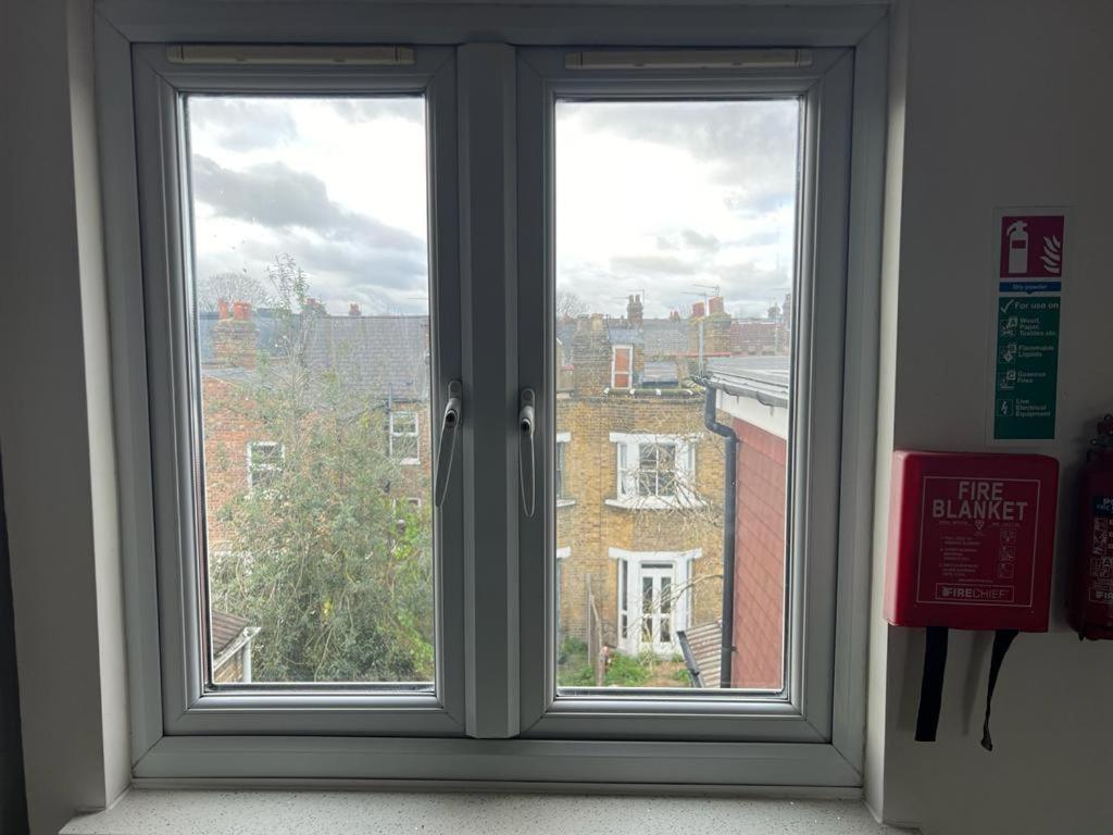 Private Studio Room With Your Shower and Kitchen - Housity