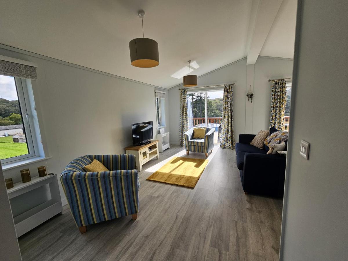 Two Bedroom Lodge In The Country - Owl, Peacock & Meadow - Housity